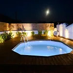 Antama Living, Luxe Stonehouse With Pool & Bbq ヴィラ レティムノ
