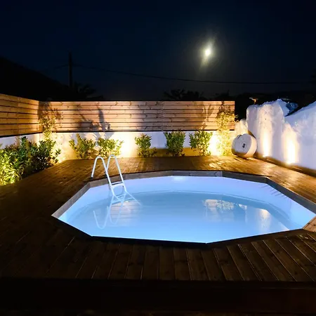 Antama Living, Luxe Stonehouse With Pool & Bbq Вилла Ретимно