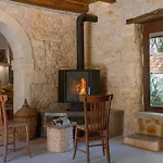 Antama Living, Luxe Stonehouse With Pool & Bbq וילה העיירה רתימנו