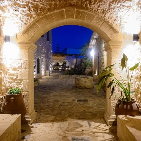 וילה Antama Living, Luxe Stonehouse With Pool & Bbq