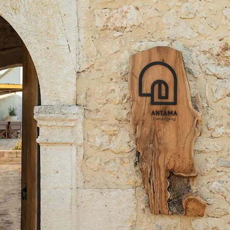 Antama Living, Luxe Stonehouse With Pool & Bbq Vila *