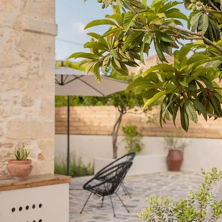 别墅 Antama Living, Luxe Stonehouse With Pool & Bbq 罗希姆诺