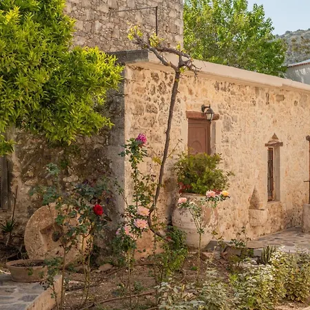 Villa Antama Living, Luxe Stonehouse With Pool & Bbq