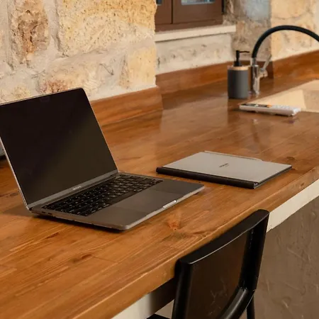 Antama Living, Luxe Stonehouse With Pool & Bbq 别墅 *