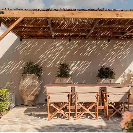 Antama Living, Luxe Stonehouse With Pool & Bbq Villa Réthimno