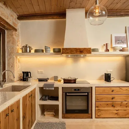 别墅 Antama Living, Luxe Stonehouse With Pool & Bbq