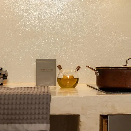 Antama Living, Luxe Stonehouse With Pool & Bbq וילה *