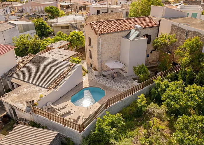 Villa Antama Living, Luxe Stonehouse With Pool & Bbq *