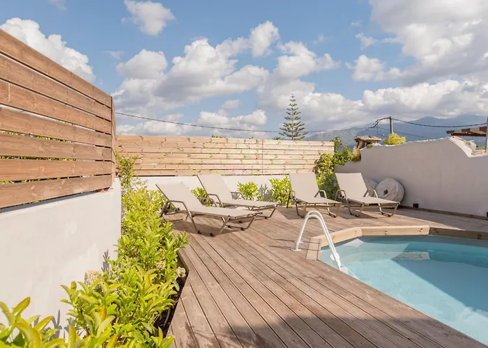 Villa Antama Living, Luxe Stonehouse With Pool & Bbq *