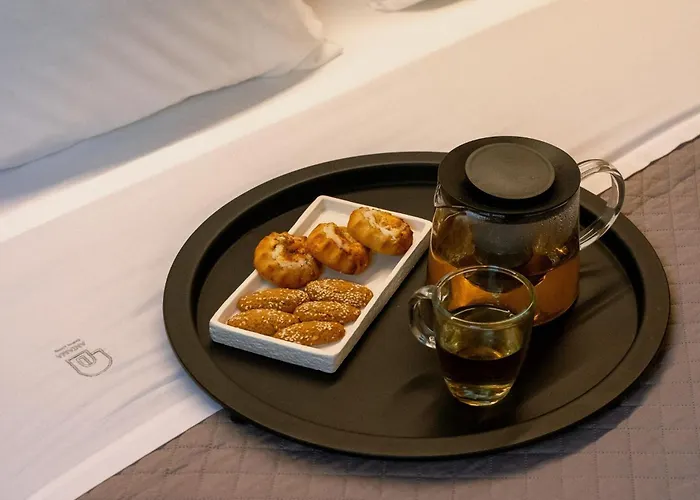 Antama Living, Luxe Stonehouse With Pool & Bbq Villa *