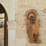 Antama Living, Luxe Stonehouse With Pool & Bbq Вілла *