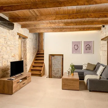 Antama Living, Luxe Stonehouse With Pool & Bbq * ريثيمنو