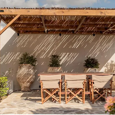Villa Antama Living, Luxe Stonehouse With Pool & Bbq