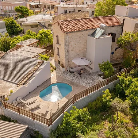 Villa Antama Living, Luxe Stonehouse With Pool & Bbq *