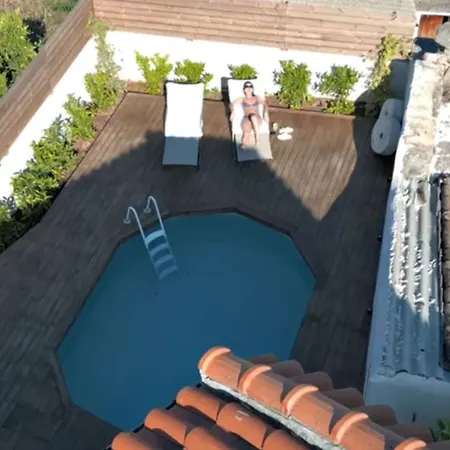 Antama Living, Luxe Stonehouse With Pool & Bbq *