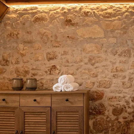 فيلة Antama Living, Luxe Stonehouse With Pool & Bbq