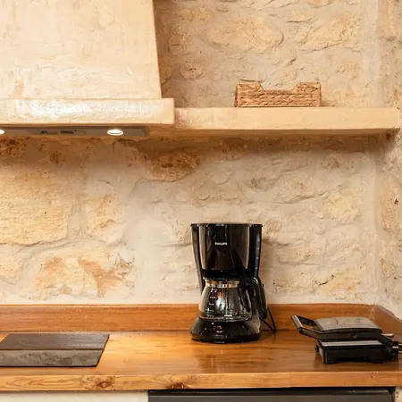 Antama Living, Luxe Stonehouse With Pool & Bbq فيلة ريثيمنو