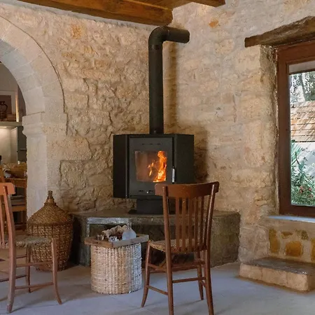 Antama Living, Luxe Stonehouse With Pool & Bbq Villa Rethymno