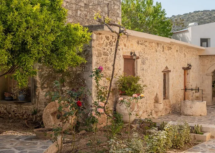 Villa Antama Living, Luxe Stonehouse With Pool & Bbq