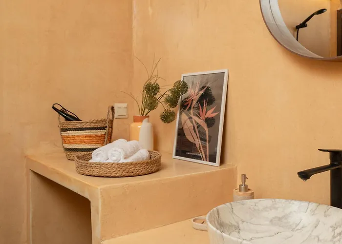 Villa Antama Living, Luxe Stonehouse With Pool & Bbq *