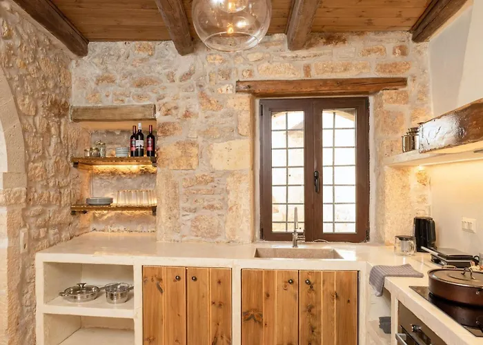 Villa Antama Living, Luxe Stonehouse With Pool & Bbq