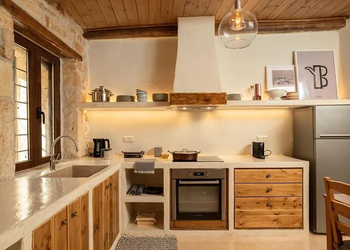 Villa Antama Living, Luxe Stonehouse With Pool & Bbq